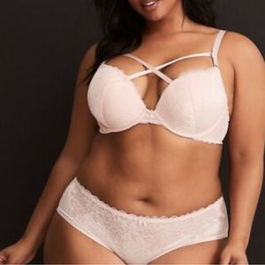 Torrid lace pink push-up bra size 42c